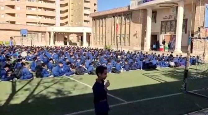 جشن عاطفه ها همراه با جشن میلاد امام حسن عسکری ع  در دبستان ولایت برگزار شد