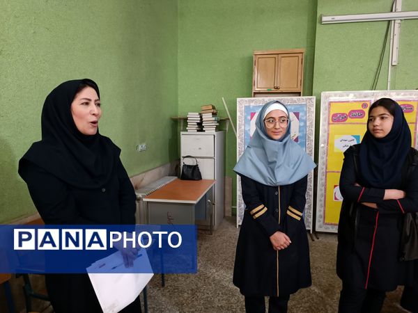 مسابقه مشاعره و حافظ‌خوانی در کانون شهدای فرهنگی ملارد