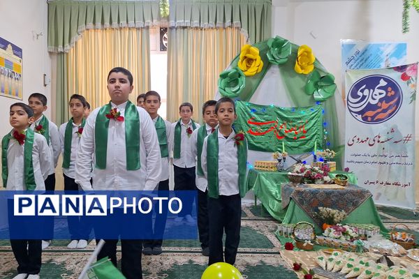 آرزوی فرج و سلامتی صاحب الزمان (عج) با دست‌های کوچک دانش‌آموزان شیرازی
