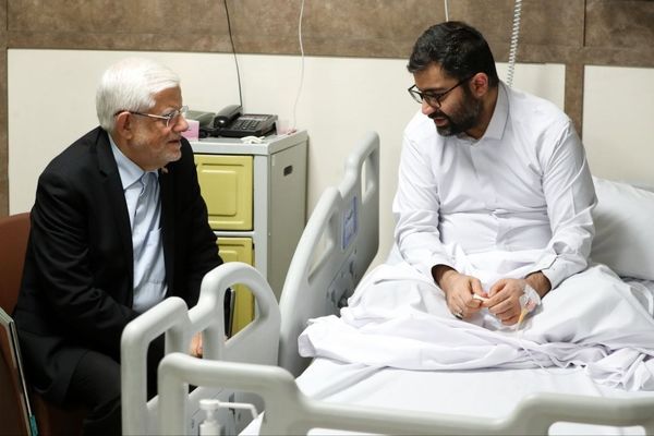 عارف به عیادت سقاب اصفهانی رفت