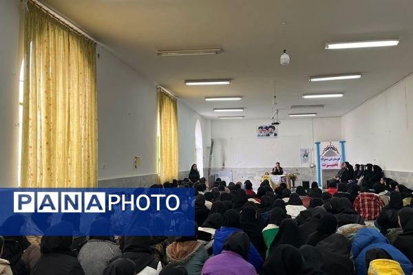 برگزاری جلسه پیشگیری از آسیب‌های اجتماعی در هنرستان بصیرت آشخانه