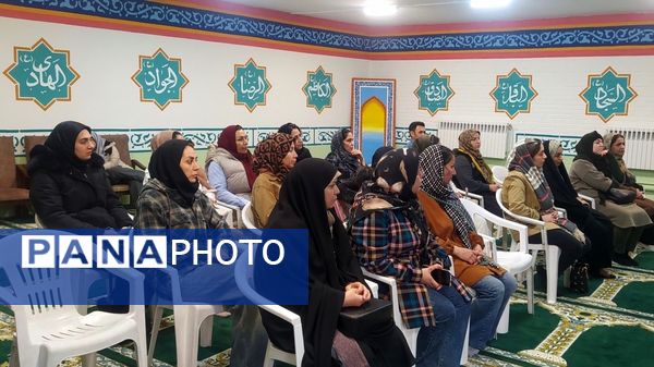 جلسه آموزش خانواده با موضوع فضای مجازی در دبستان پنجم مهر