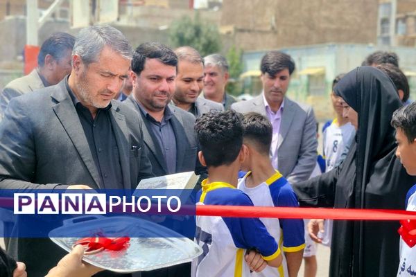 آیین افتتاح زمین چمن مصنوعی در قرچک