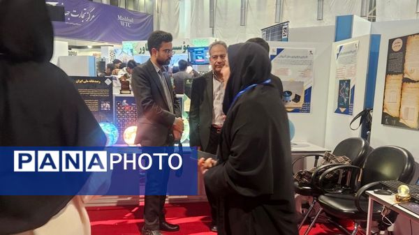 نمایشگاه هفته پژوهش و فناوری در مشهد