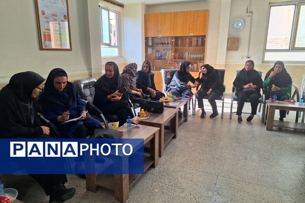 اولین جلسه انجمن اولیا و مربیان در آموزشگاه معارف ۶ شیراز 
