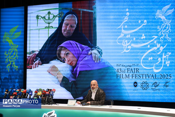 نشست خبری دبیر چهل و سومین جشنواره فیلم فجر