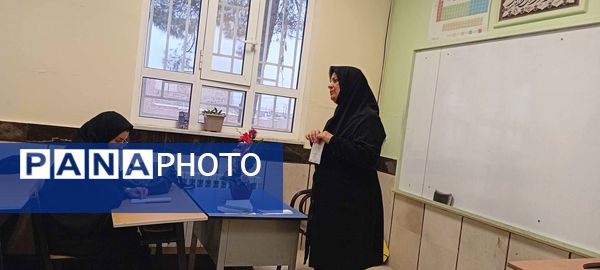 جلسه انجمن اولیا و تحویل کارنامه هشدار دبیرستان مادرمهربان خلیل آباد