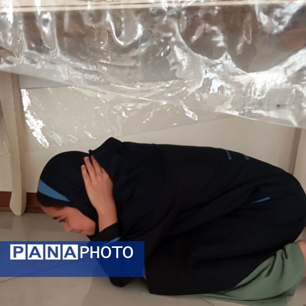 به صدا درآمدن آژیر مانور زلزله در کلاس‌های مجازی دبیرستان شهید همت