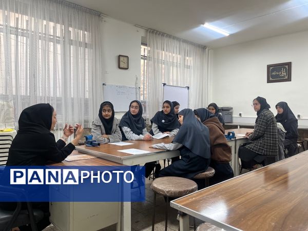 جلسه سفیران سلامت دبیرستان مطهره ناحیه ۶ مشهد 