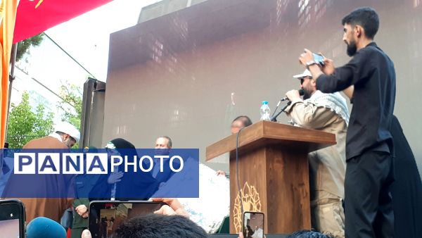 جلوه‌هایی از اجتماع مردم بجنورد در تجلیل از بانوی شجاع رسانه ملی