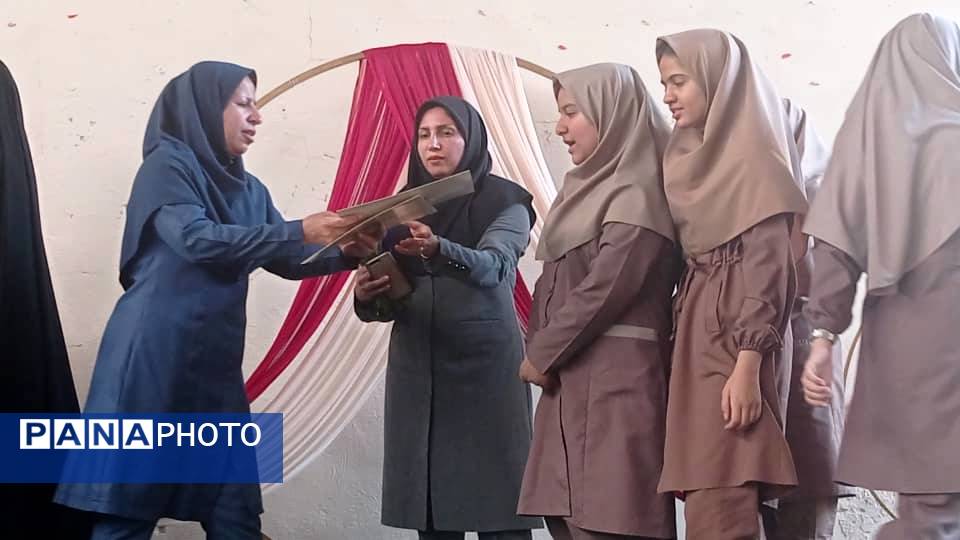 تجلیل از فرشتگان دانش