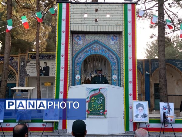 غبارروبی و عطرافشانی گلزار مطهر شهدا در نیشابور 