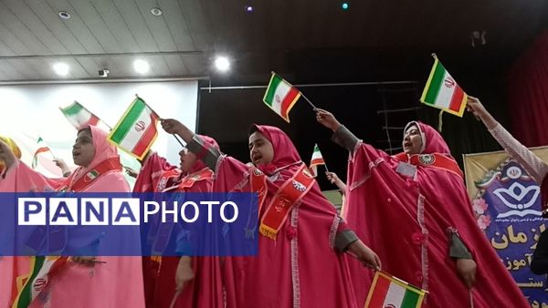 همایش تجلیل از مربیان و اعضای پیشتاز در محمودآباد 