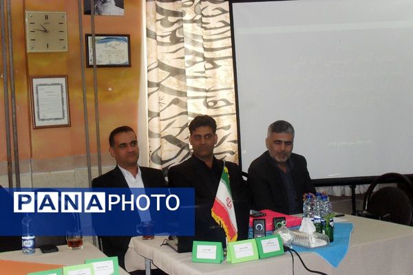 نشست تخصصی کارشناسان فنی و حرفه ای و کاردانش استان تهران در اسلامشهر