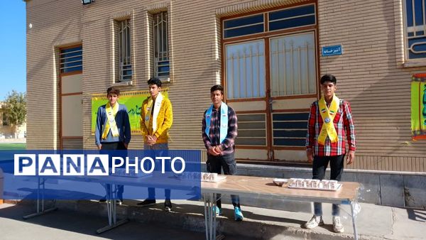 برپایی غرفه‌های سازمان دانش‌آموزی خراسان‌جنوبی در راهپیمایی 13 آبان