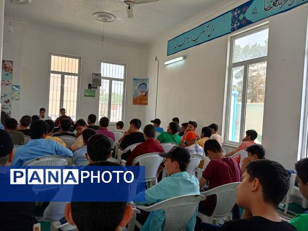حضور جمعی از اعضای دبیرستان نمونه آیت‌الله خامنه‌ای در مدرسه نمونه دانش