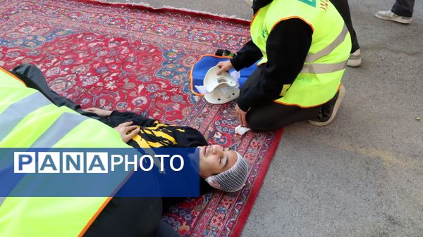 برگزاری مانور متمرکز استانی زلزله و ایمنی همزمان با سراسر کشور در مدرسه نیکان ناحیه 2 کرج 