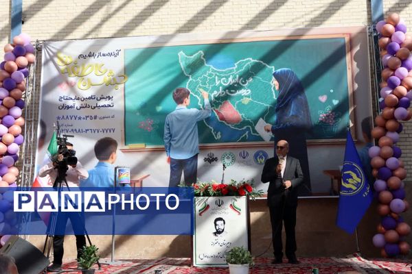 مراسم جشن ملی عاطفه‌ها در دبیرستان دخترانه شهید دکتر پاکنژاد یزد 