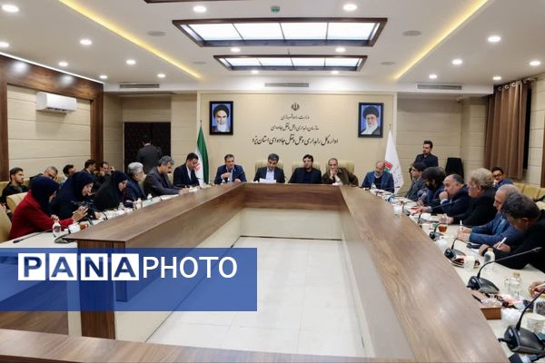 نشست خبری مدیرکل راه و شهرسازی و مدیران دستگاه‌های متولی حمل و نقل یزد