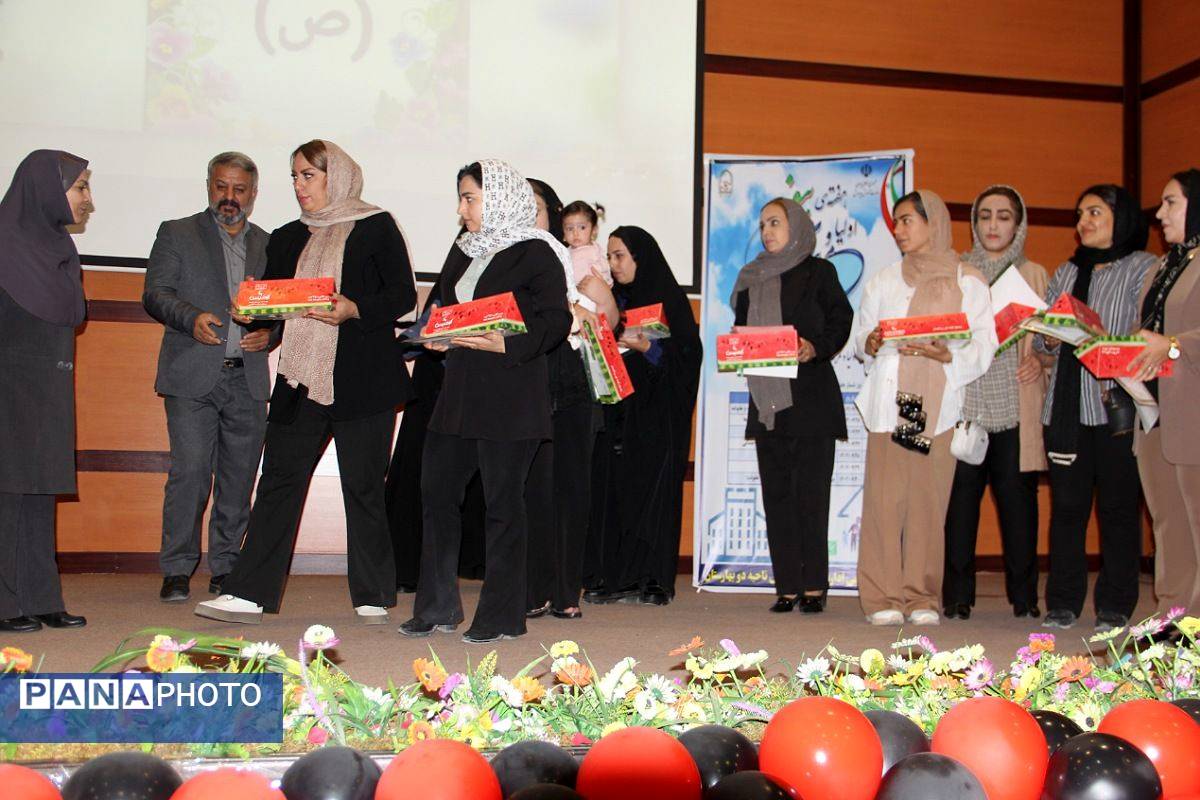 برگزاری جلسه انتخاب انجمن اولیاء و مربیان در سالن سجادیه بهارستان دو
