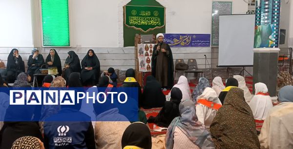 لحظاتی شاد از اعتکاف دانش‌آموزی با حضور نویسندگان و فرهیختگان یزد 