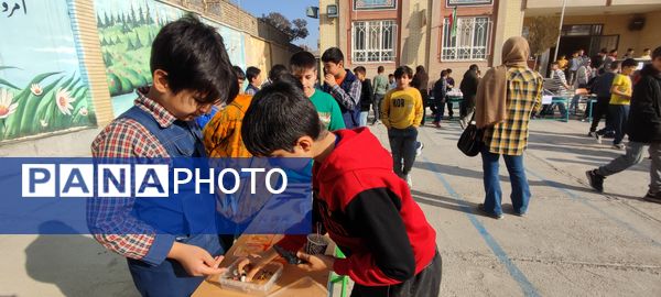 برگزاری بازارچه دانش‌آموزی در مدرسه شهدای فرهنگی شهرستان شیروان
