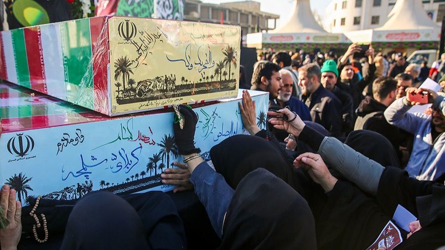 بدرقه پیکر مطهر ۱۳ شهید گمنام در اجتماع عظیم فاطمیون مشهد