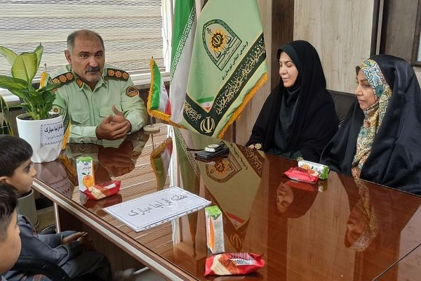 تقدیر دانش‌آموزان مدارس منطقه کهریزک از فرماندهان انتظامی کلانتری ۱۷۰ کهریزک و ۱۷۵ باقرشهر 