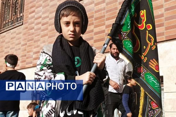 طنین نوای عشق و عزا؛ مراسم عزاداری دهه دوم فاطمیه در مدارس بهارستان‌دو
