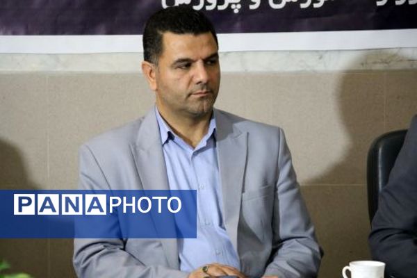 نشست خبری مدیر مرکز ارزشیابی و تضمین نظام آموزش و پرورش با اصحاب رسانه در ناحیه دو شهرری 