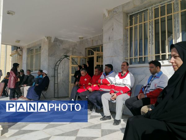 نواختن زنگ زلزله در دبیرستان کوشش شهرستان فاروج 