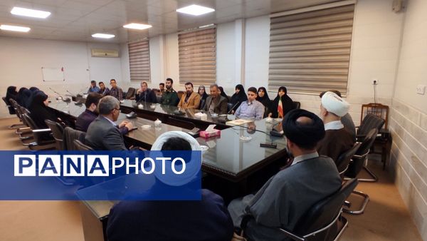 دیدار کادر آموزشی مدارس و دانش‌آموزان با امام جمعه شهرستان ساوه