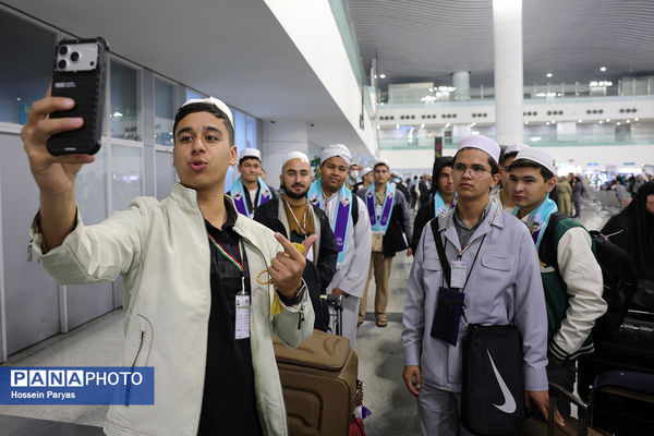 آیین بدرقه دانش‌آموزان و مربیان عمره‌گزار به سرزمین وحی
