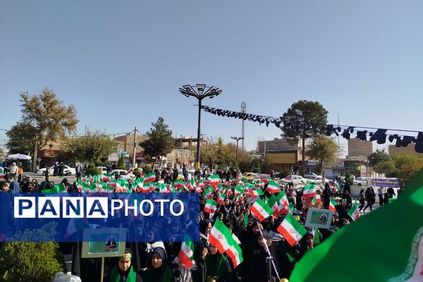 فریاد استکبار ستیزی از ورامین طنین انداز شد