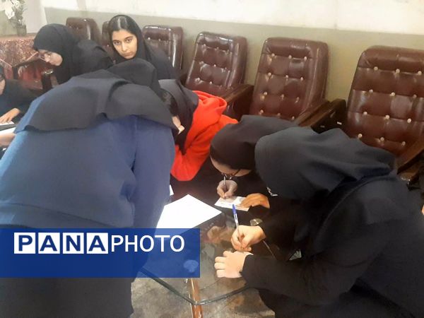 انتخاب نماینده دانش آموزان در دبیرستان نمونه فرهنگ مهشید مصلی نژاد ناحیه ۶