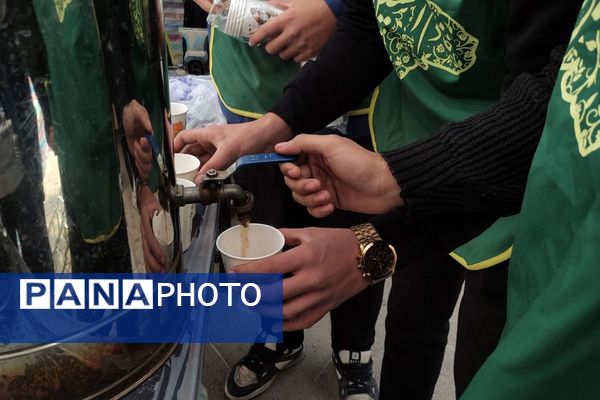 در اغنای دل‌ها هنرستان موفقیان اسلامشهر میزبان آیین فاطمیه و سفره احسان بانوی نور بود