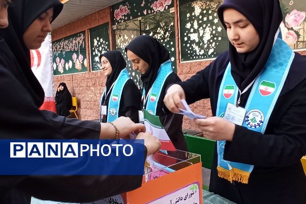 برگزاری انتخابات شورای دانش آموزی در مدارس ناحیه دو شهرری 
