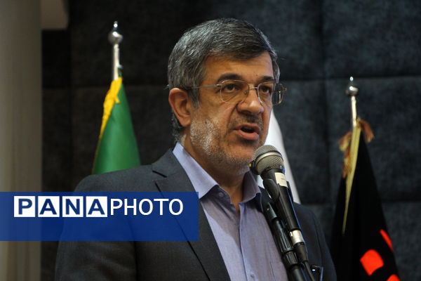 نشست بررسی کتاب همسفر آتش و برف یزد