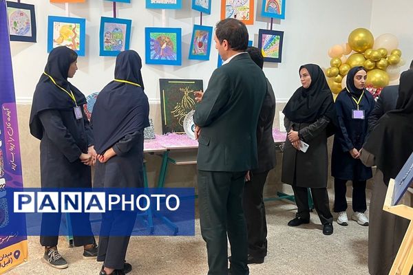 جشنواره‌ هفته‌ مشاغل‌ در هنرستان‌ کارآفرینان بهارستان۲