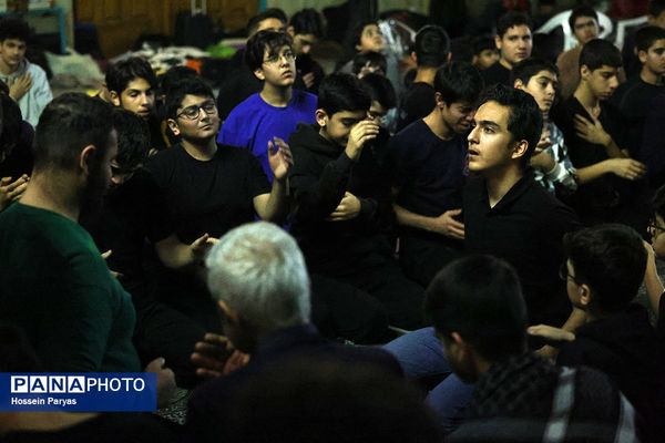 اعتکاف دانش‌آموزی در حسینه ارشاد