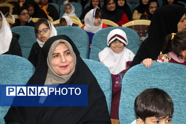 جشن دانش‌آموزان مدارس استثنایی شهرستان بوشهر به‌مناسبت میلاد حضرت زهرا (س) و روز مادر