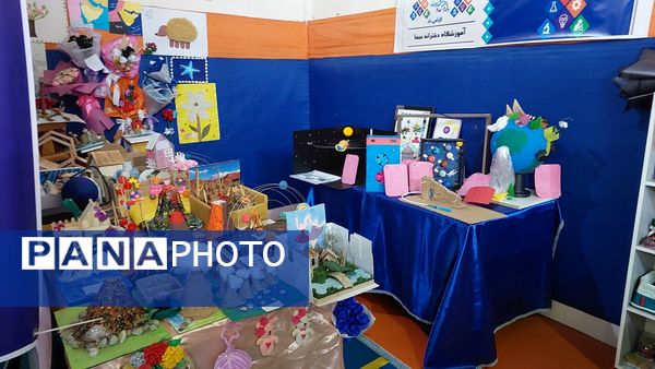 نمایشگاه هفته پژوهش در دبیرستان احمدی روشن شهرستان فردیس