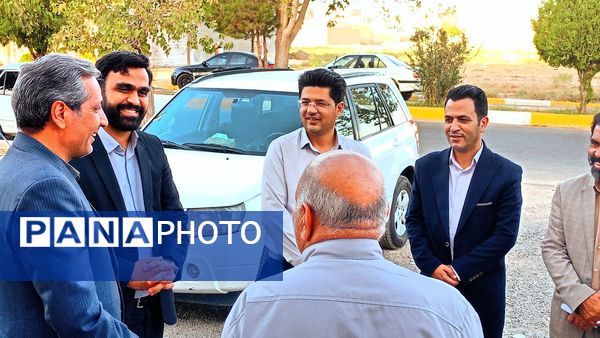 فرماندار کاشمر از سالن و چمن مصنوعی روستای قوژد بازدید کرد
