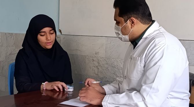 معاینات پزشکی دانش آموزان  دبیرستان مهر نیشابور 