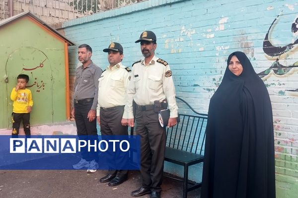 گرامیداشت هفته نیروی انتظامی در مدرسه مهندس رحمانی‌فرد ناحیه یک مشهد