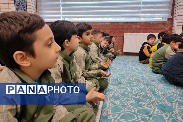 آیین سه‌شنبه‌های مهدوی در مدرسه شهید حسین غفاری