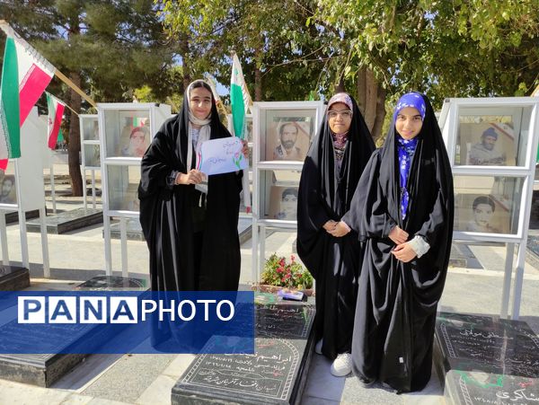 شرکت دانش آموزان دبیرستان مرحوم  حاج محمود زنده جانی در نماز جمعه