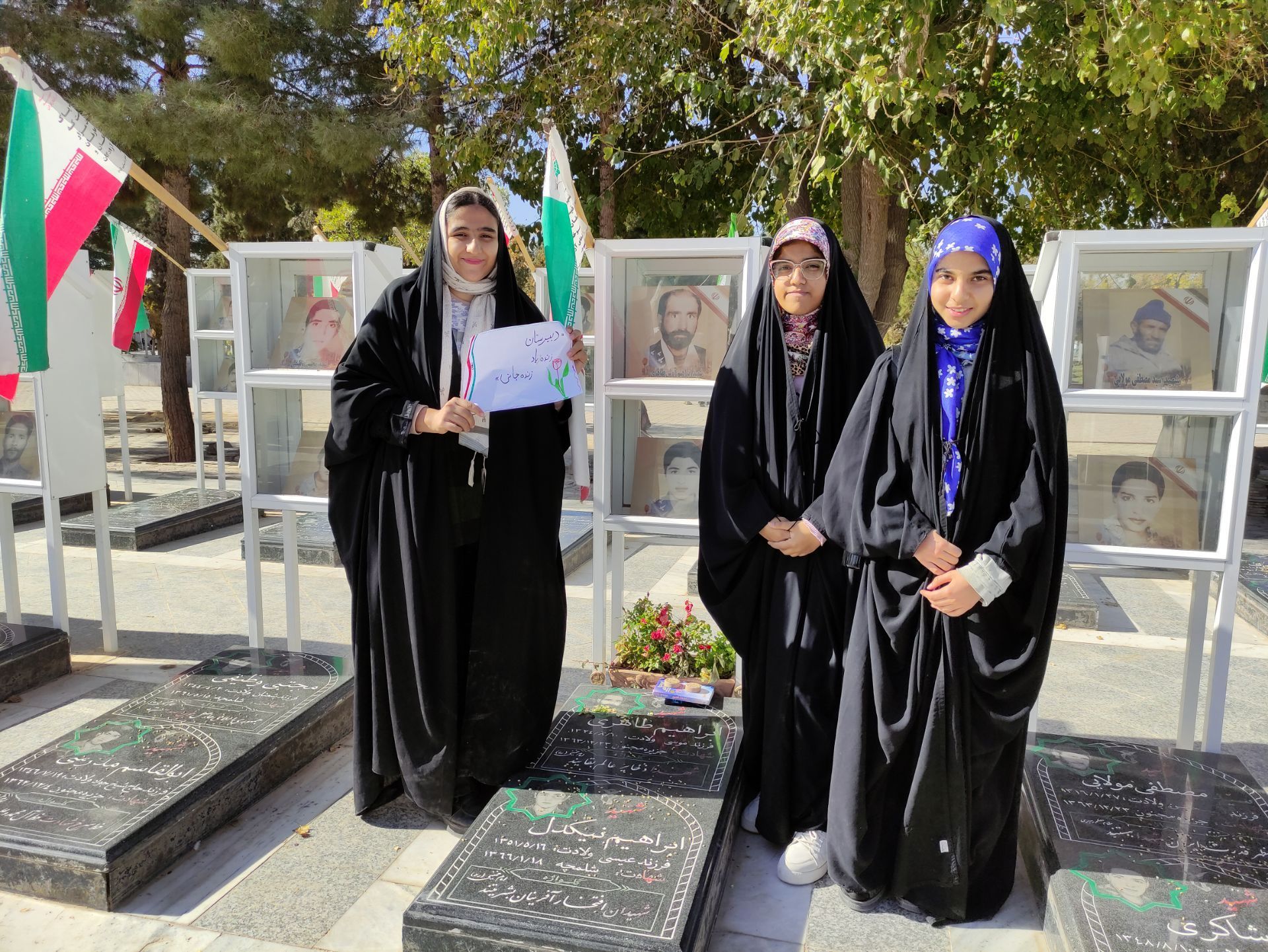 شرکت دانش آموزان دبیرستان مرحوم  حاج محمود زنده جانی در نماز جمعه