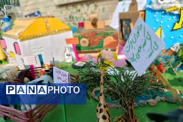 نمایشگاه دستاوردهای دانش آموزی در دبستان دخترانه وحیدکیهانی ناحیه یک شهرری