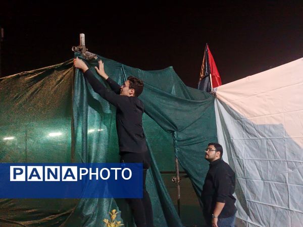 سیاه پوش کردن و آماده سازی  فضای دبیرستان فرزانگان برای  عزاداری هیئت فرهنگیان نیشابور  